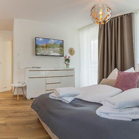 Alpine Appartement Top 3 By Aa Holiday Homes Тауплиц Екстериор снимка