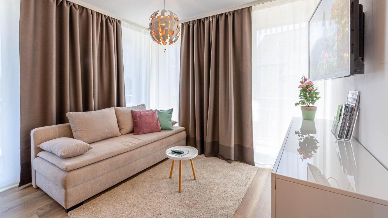 Alpine Appartement Top 3 By Aa Holiday Homes Тауплиц Екстериор снимка